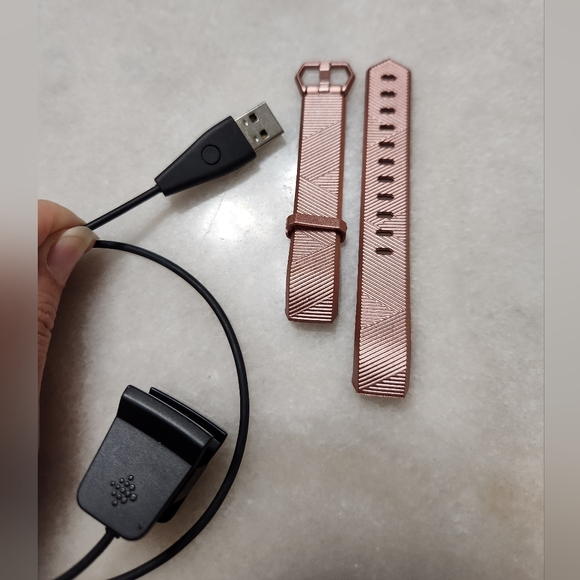 Fitbit Alta HR Charging Cable + Rose Gold Strap Accessory Replacement Bundle - Picture 2 of 2